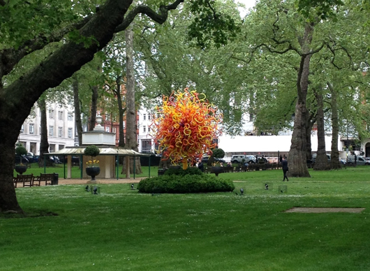 ‘The Sun’ a glass sculpture by Dale Chihuly on show in London’s Berkeley Square. Image: Auction Central News. 
